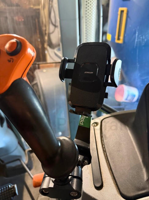 New Holland Power/Range Command Phone Mount Front