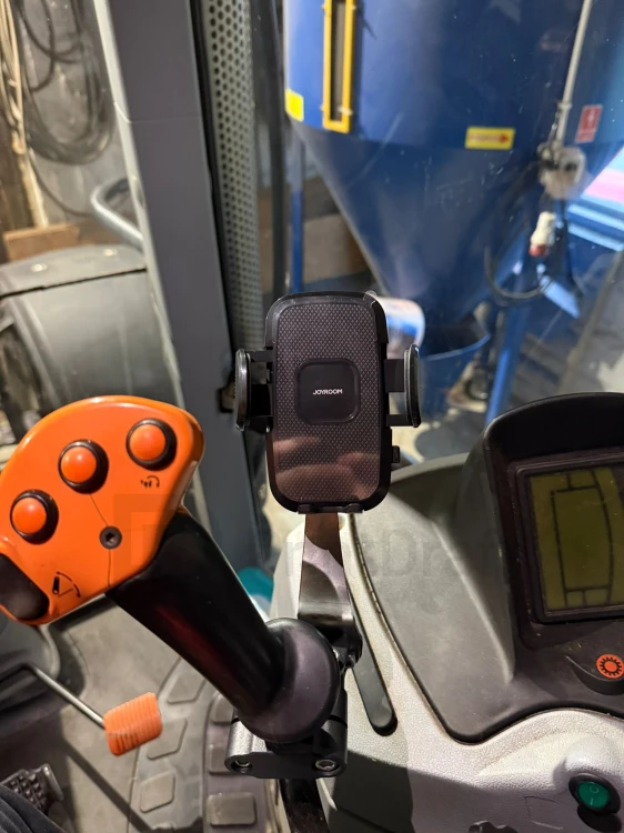 New Holland Power/Range Command Phone Mount Front 3