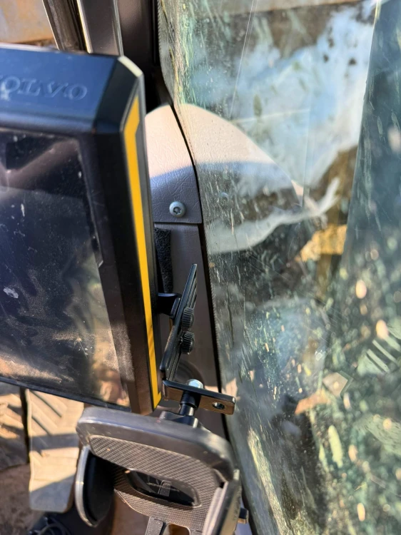 Volvo Phone Mount TOP