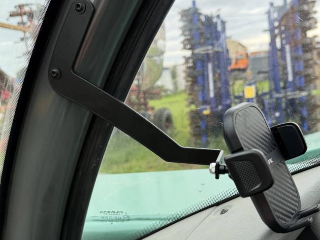Kramer Telehandler Phone Mount Back