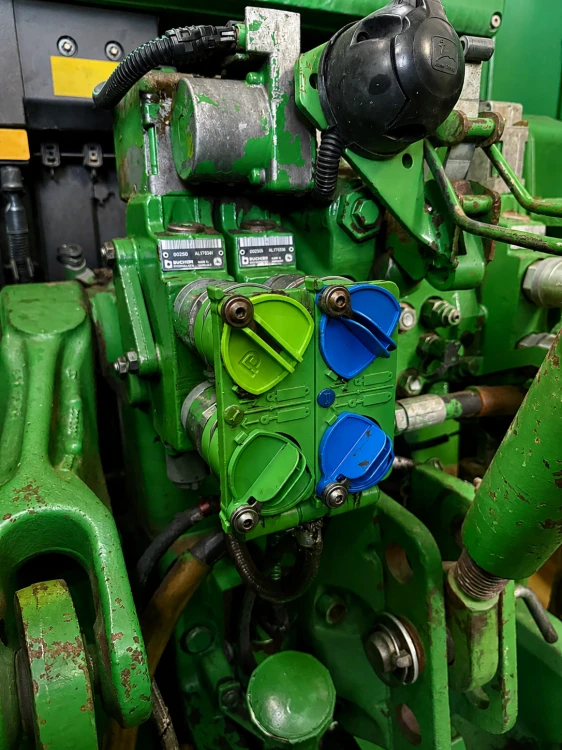 Hydraulic Socket Cover Cap John Deere AL177680, AL177681, AL177682, AL177683